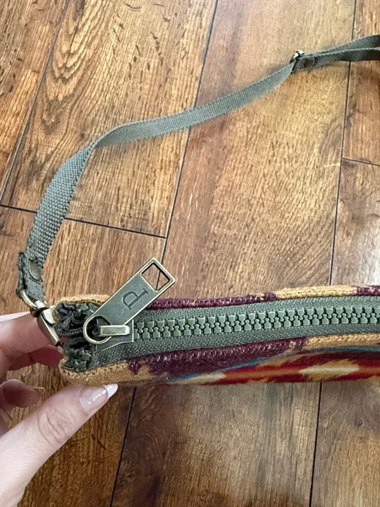 Pendleton Multicolor Aztec Wool Crossbody Bag with Olive Strap - Picture 5 of 6